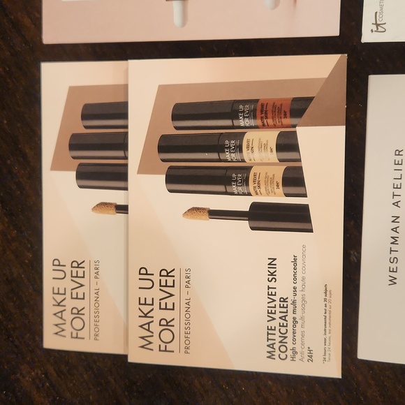 Makeup Essentials Set - Picture 2 of 9